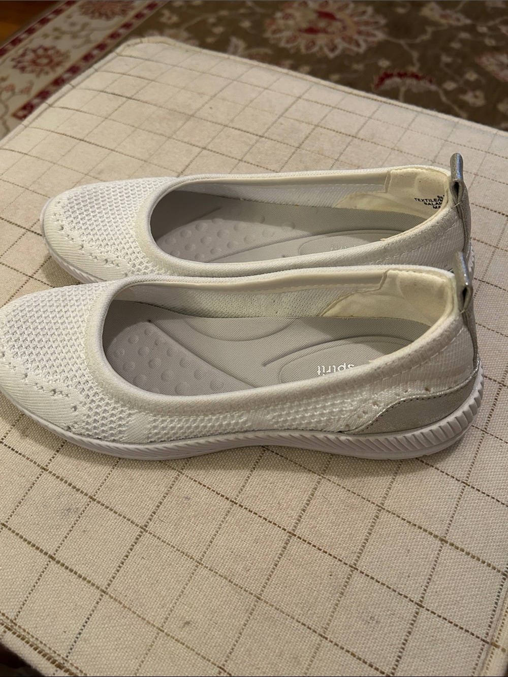 Easy Spirit Glitz White Slip-On Knit Flats - Picture 3 of 7